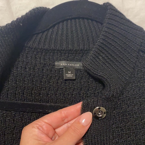 Ann Taylor heavy weight sweater - Picture 4 of 5
